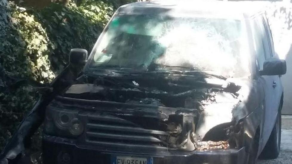 Auto a fuoco: è di un imprenditore