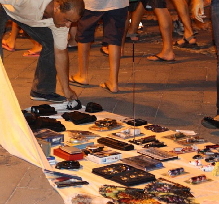 Commercio abusivo, blitz della polizia locale ad Alghero