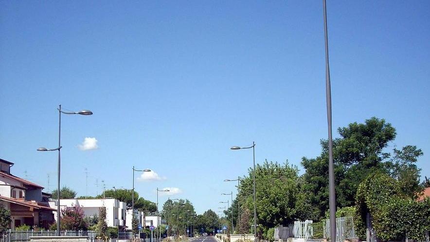 Lido Nazioni, urta ciclista con l’auto e se ne va