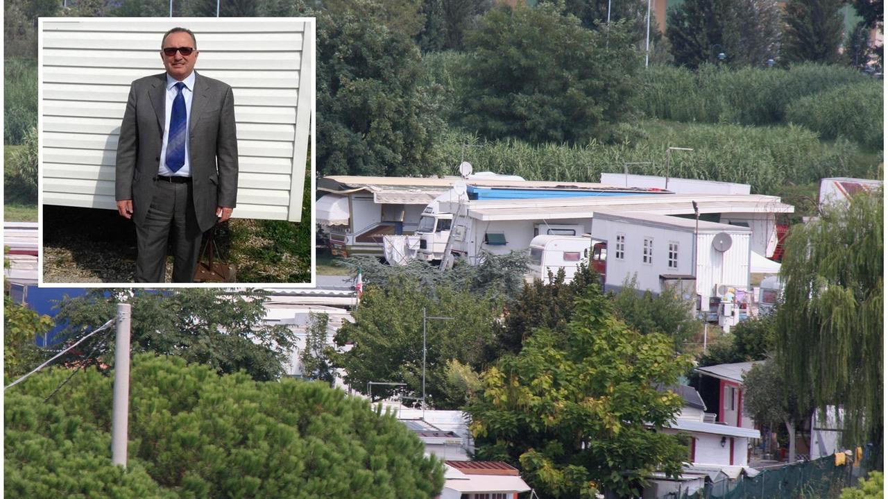 In alto a sinistra il capo dei Sinti Ernesto Grandini, do fianco il campo di viale Marconi