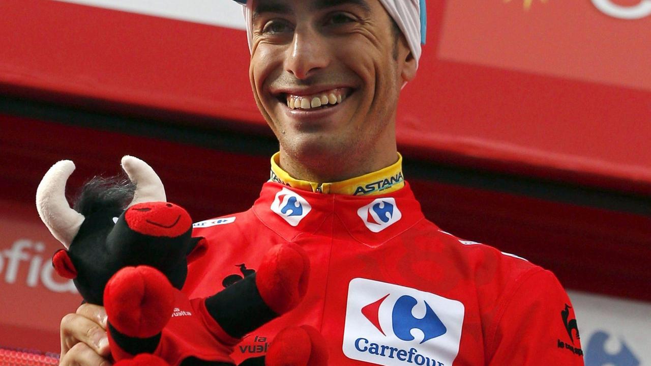 Fabio Aru con la maglia rossa di leader della Vuelta 2015