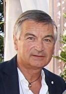 Folla commossa ai funerali del dentista Mario Pettinà 