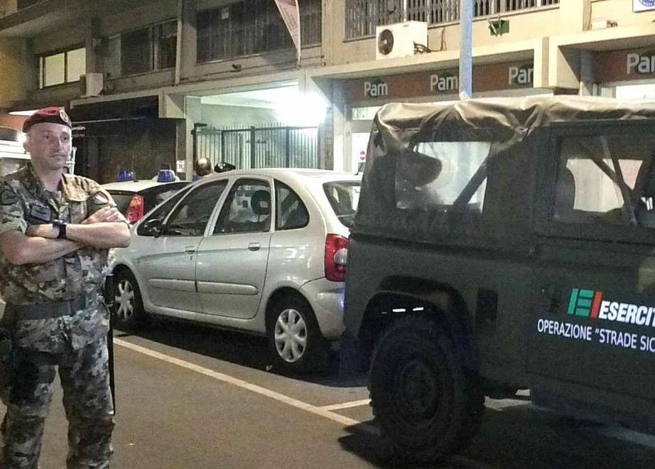 Superman e anarchia la follia del bombarolo chiusa in un garage 
