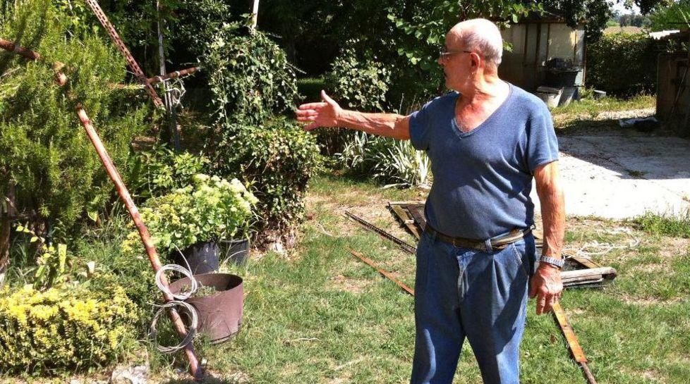 Far west in cortile con i ladri in fuga: paura tra i residenti
