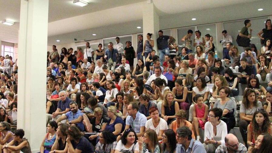 Sindacati in allarme: «Nelle scuole tanti posti vuoti»