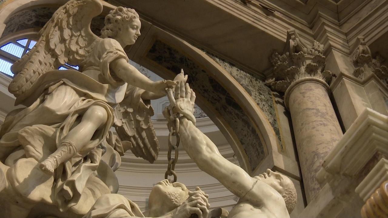 La chiesa di San Ferdinando: particolare del gruppo scultoreo di Baratta all'altare