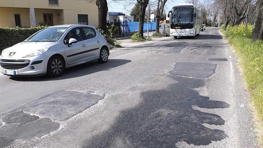 Una strada da rifare subito