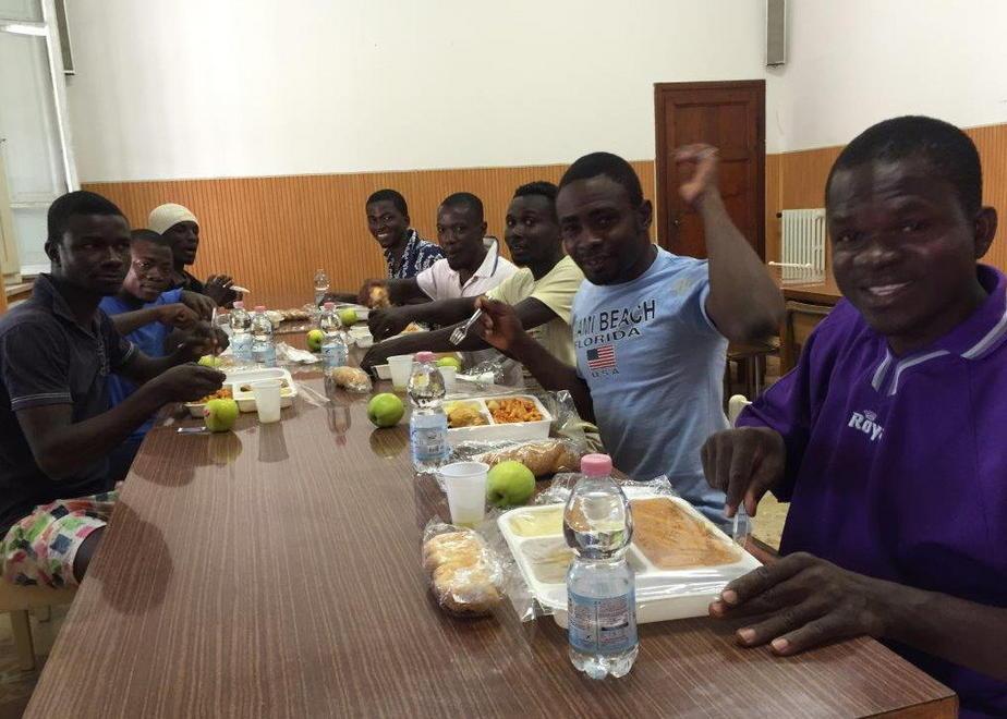 Il “mi piace” del sindaco al post contro i “negri” 