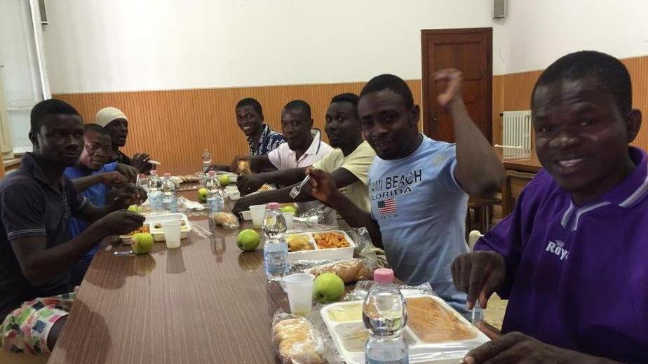 Il “mi piace” del sindaco al post contro i “negri”