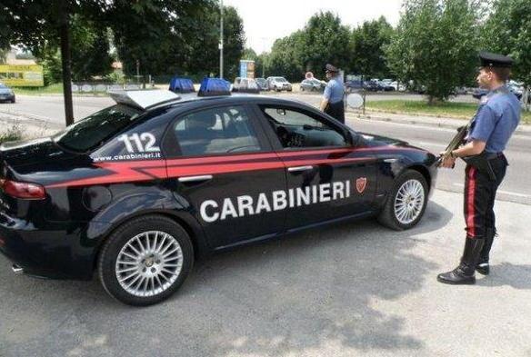 Mentre la gente dorme i ladri rubano 