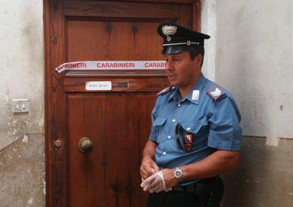Apre gli occhi il padre ridotto in fin di vita dal figlio a colpi di casco 