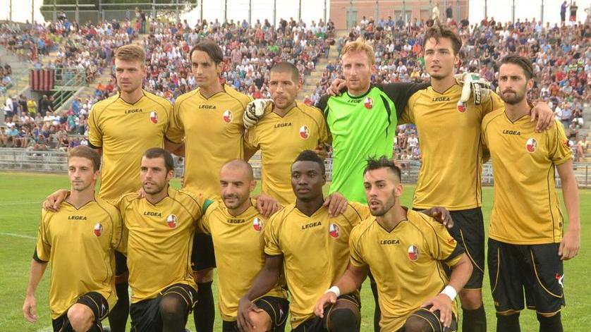 Allenamento in notturna per la sfida con la Spal