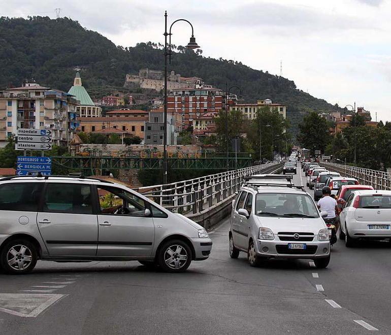 Ponte Trieste chiuso, traffico in tilt 