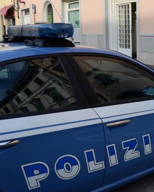 Il derubato blocca il ladro che ha 16 anni 