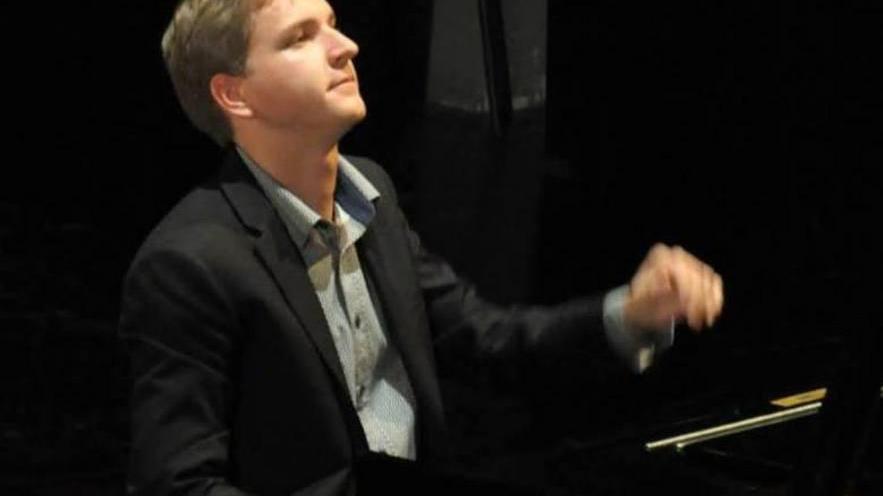 Il pianista Orlandini si esibisce in Rocca per la Summer School
