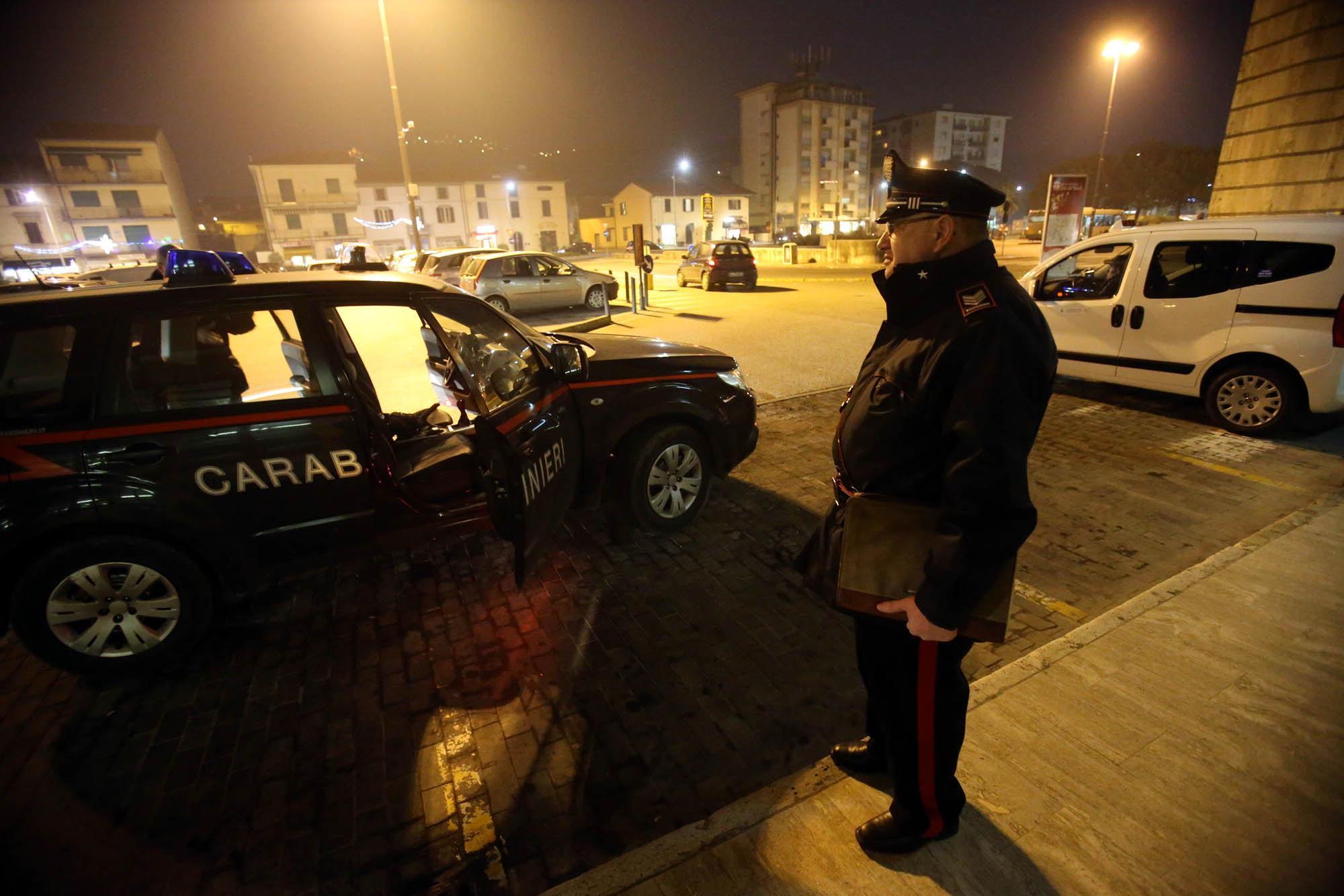 Spacciava sotto l'occhio della telecamera: arrestato in flagranza 