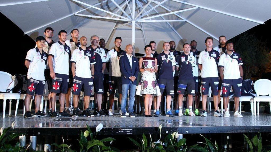 La Dinamo Sassari 2015-2016 durante la presentazione alla Sella&Mosca