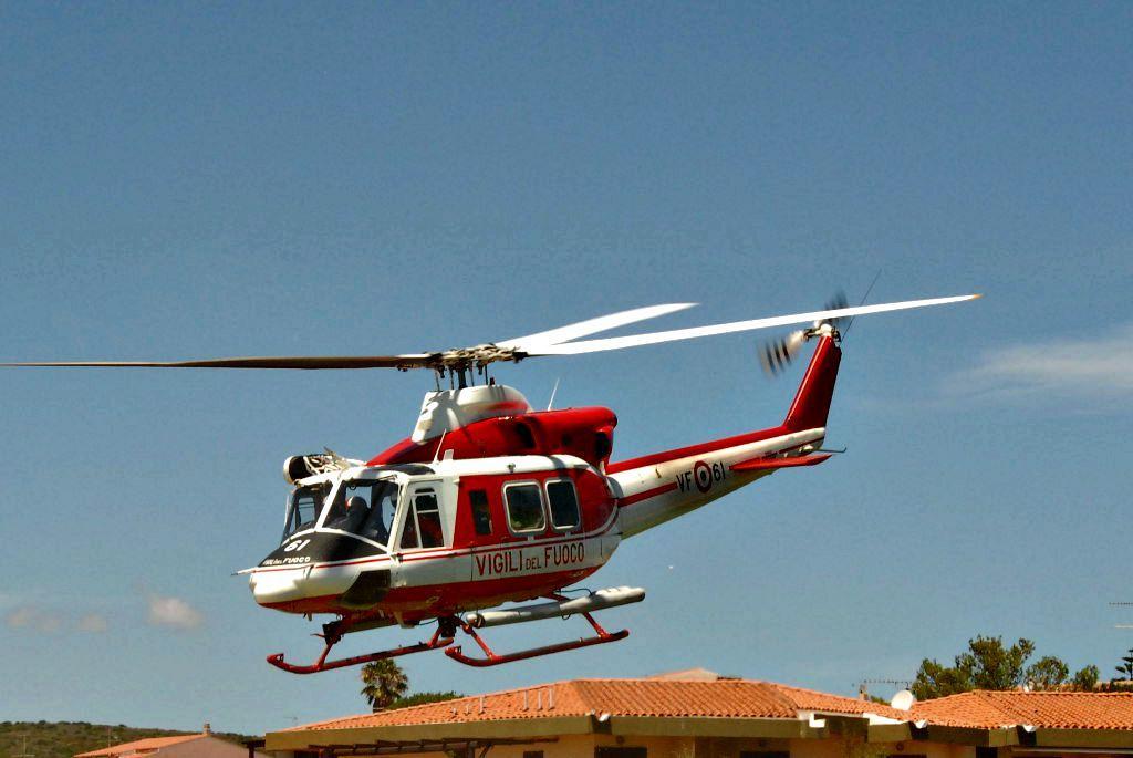 L'elicottero dei vigili del fuoco in servizio per il 118