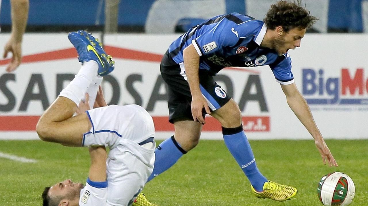 Un'azione di gioco del derby Prato-Pisa del marzo 2015