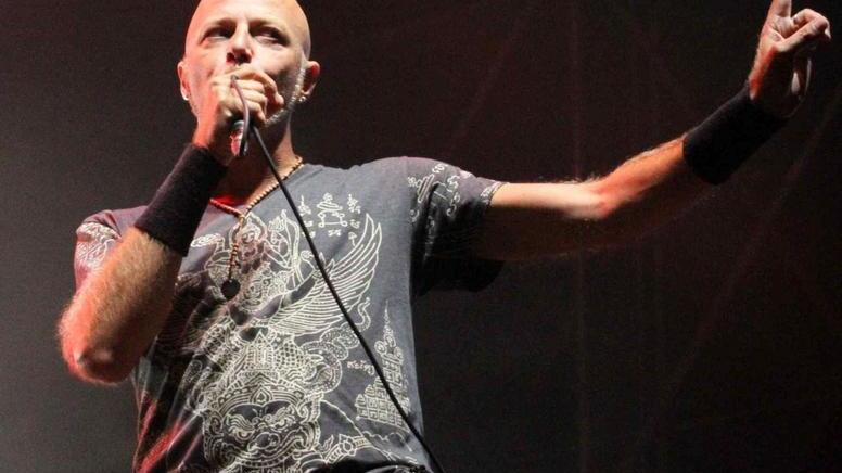 I Negrita fanno cantare e ballare il pubblico in piazza