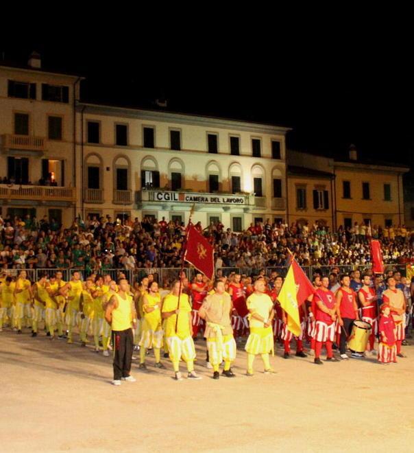 L’Arena si tinge di giallo e rosso 