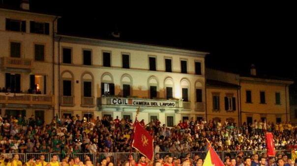 L’Arena si tinge di giallo e rosso
