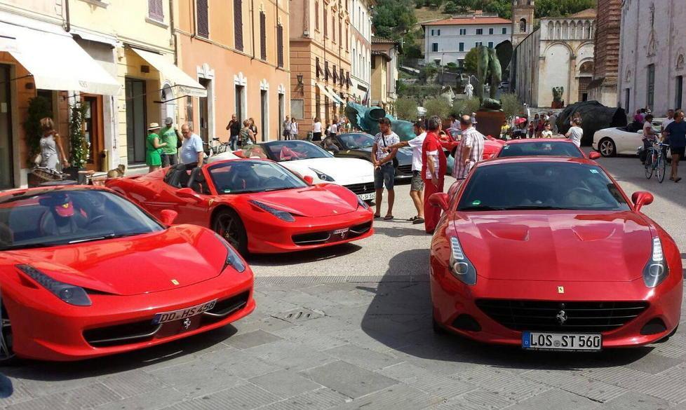Aperitivo in centro con Ferrari