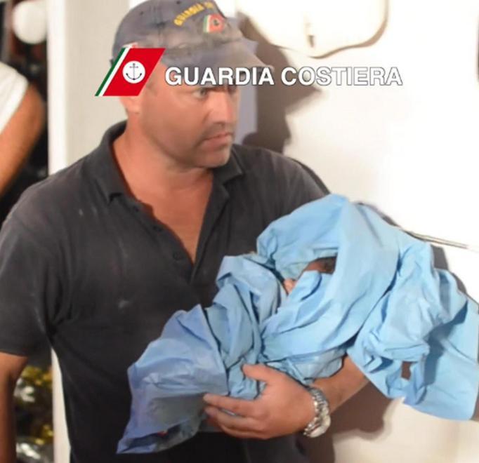 Fiocco azzurro su motovedetta Libia, nuova strage