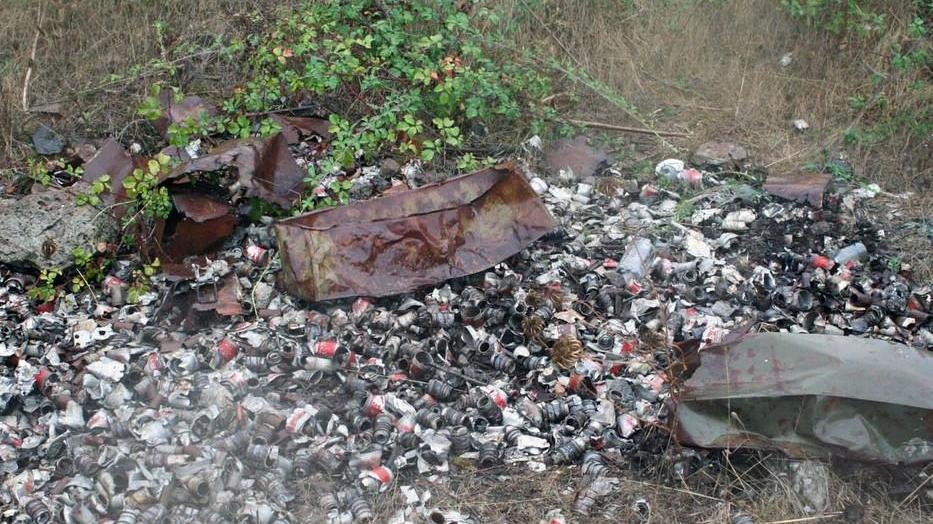 Una discarica militare con residui di bombe esplose nel poligono