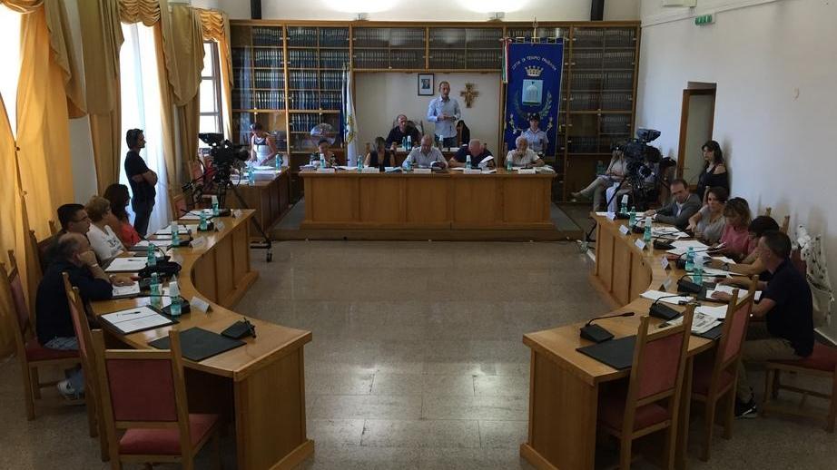 Bilancio, è scontro «Nessuna strategia»