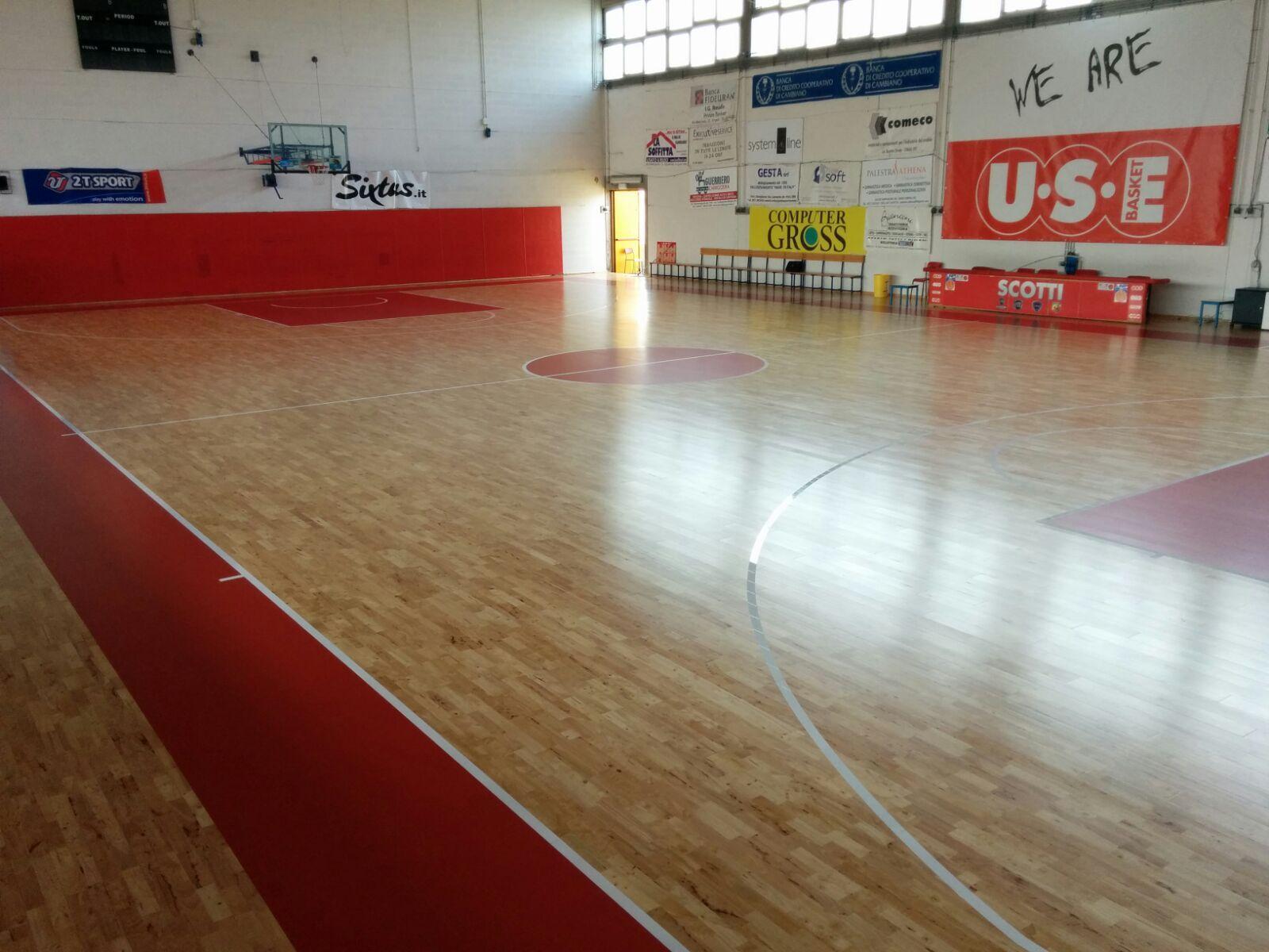Il nuovo parquet alla palestra Lazzeri