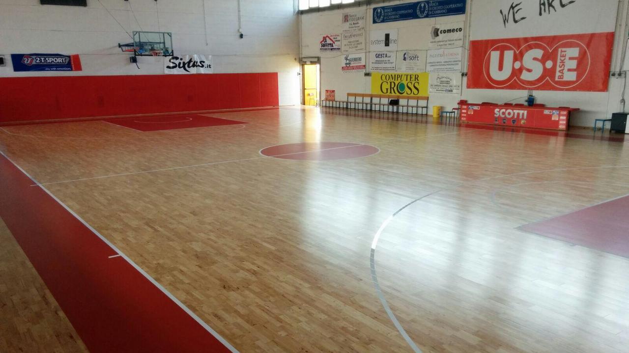 Il nuovo parquet alla palestra Lazzeri