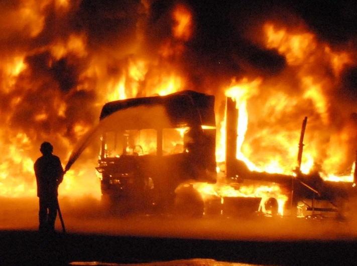 Consandolo, incendio di materiale plastico 
