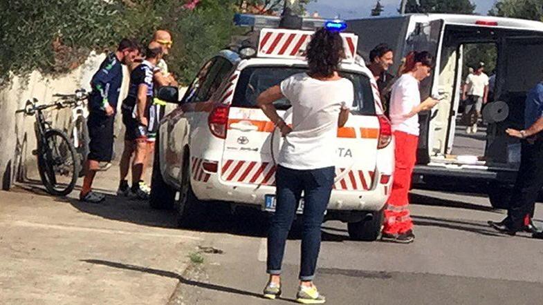 Stroncato da un infarto sotto gli occhi del figlio