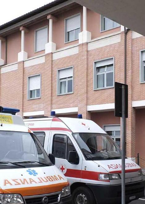 Si sente male e muore a 45 anni Autopsia per chiarire le cause