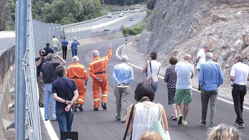 Via alle auto dopo la frana
