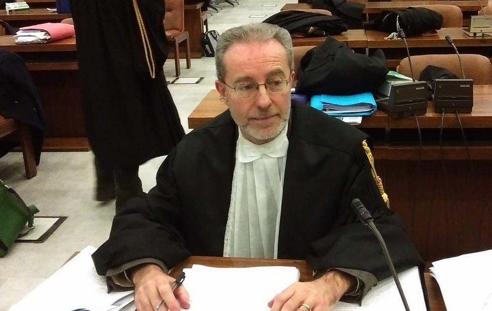 Prima sistema gli affari, poi si costituisce 