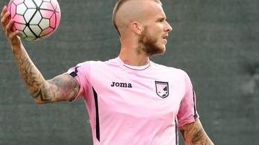 Alla ripresa il Palermo, Struna salta