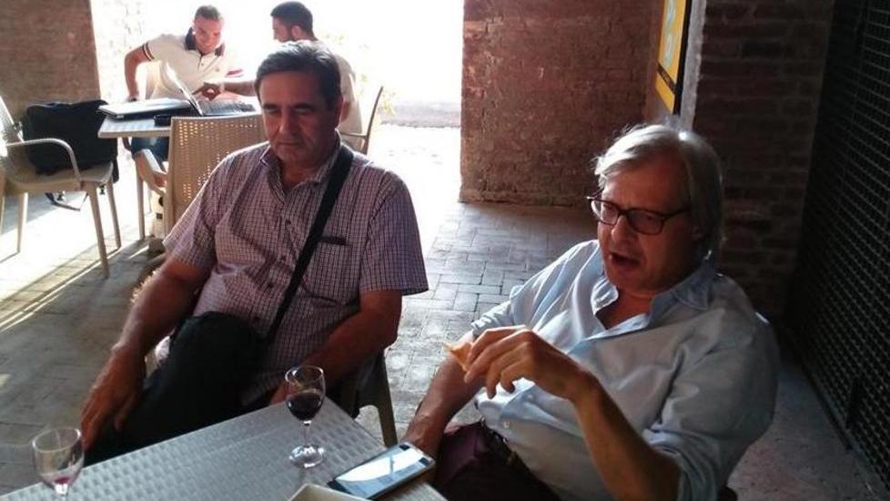 Gualtieri, visita a sorpresa del critico Sgarbi per Ligabue