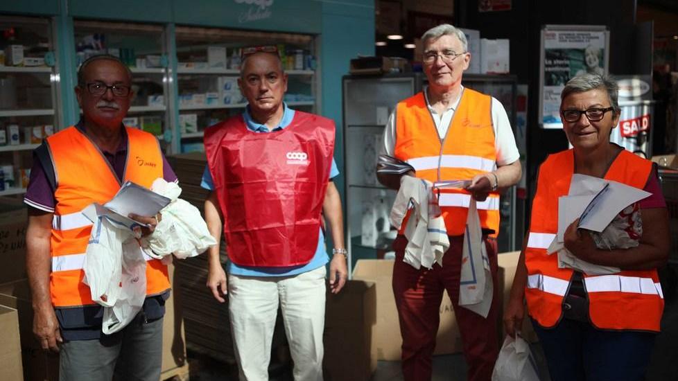 Nel carrello della spesa quaderni e astucci benefici