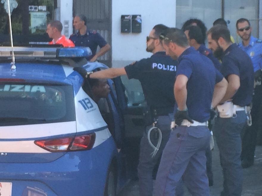 Maxi rissa in stazione, il giudice libera i sette arrestati
