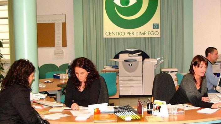 Sedici imprese su cento prevedono assunzioni