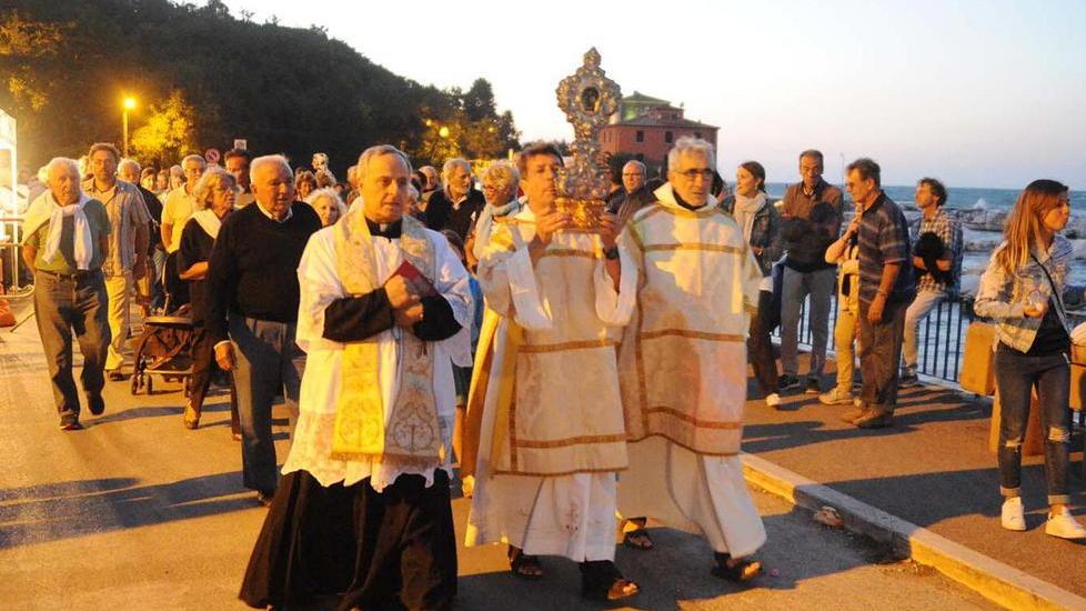San Cerbone: processione a terra
