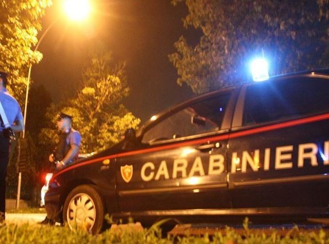 Insegue una giovane per molestarla 