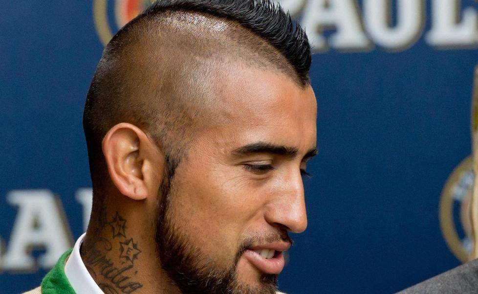 Vidal vicino al figlio malato: «Forza guerriero!»