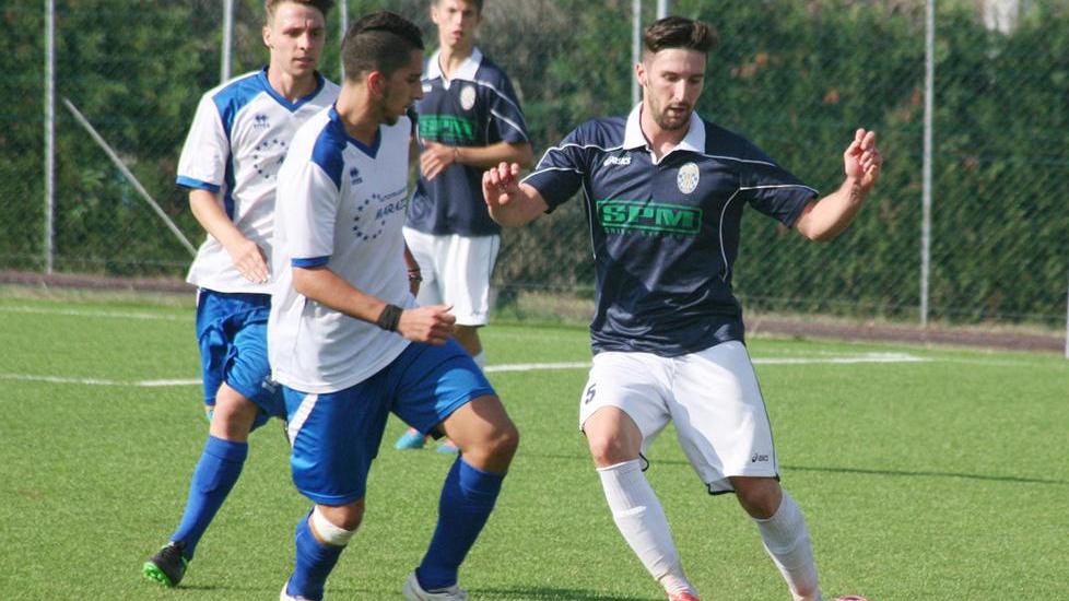 Cozzolino e Napoli fanno i fenomeni e il Castelvetro c’è