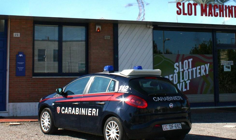Forzata la cassaforte dell’agenzia Axa