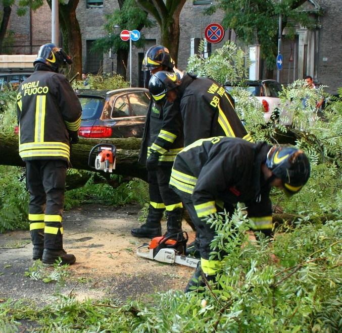 Oltre cento interventi per i vigili del fuoco 
