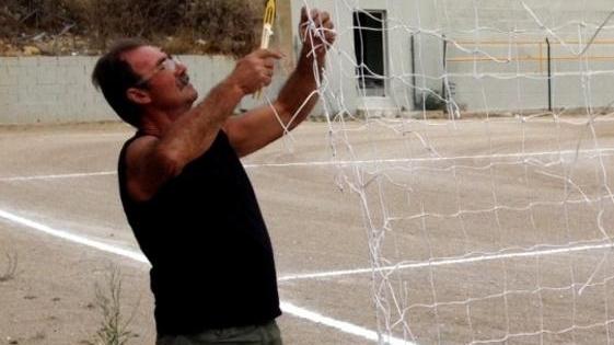 Porto Torres: reti tagliate dai vandali, pescatore salva il derby 