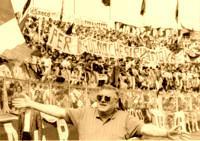 Il Presidentissimo Romeo Anconetani sotto la curva Nord
